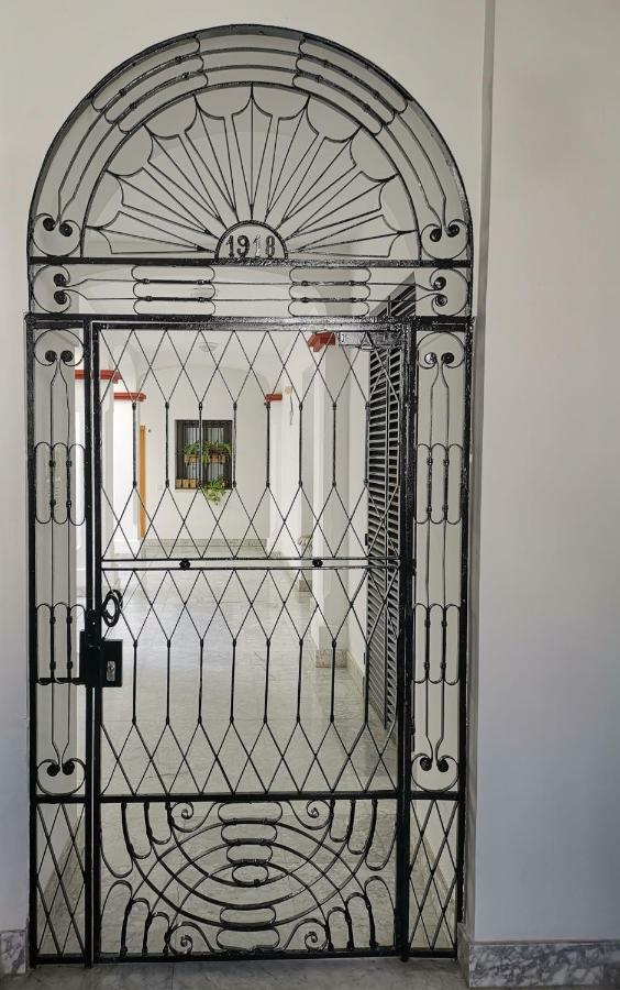סביליה Teodosio Apartment Free Parking & Central Ac מראה חיצוני תמונה